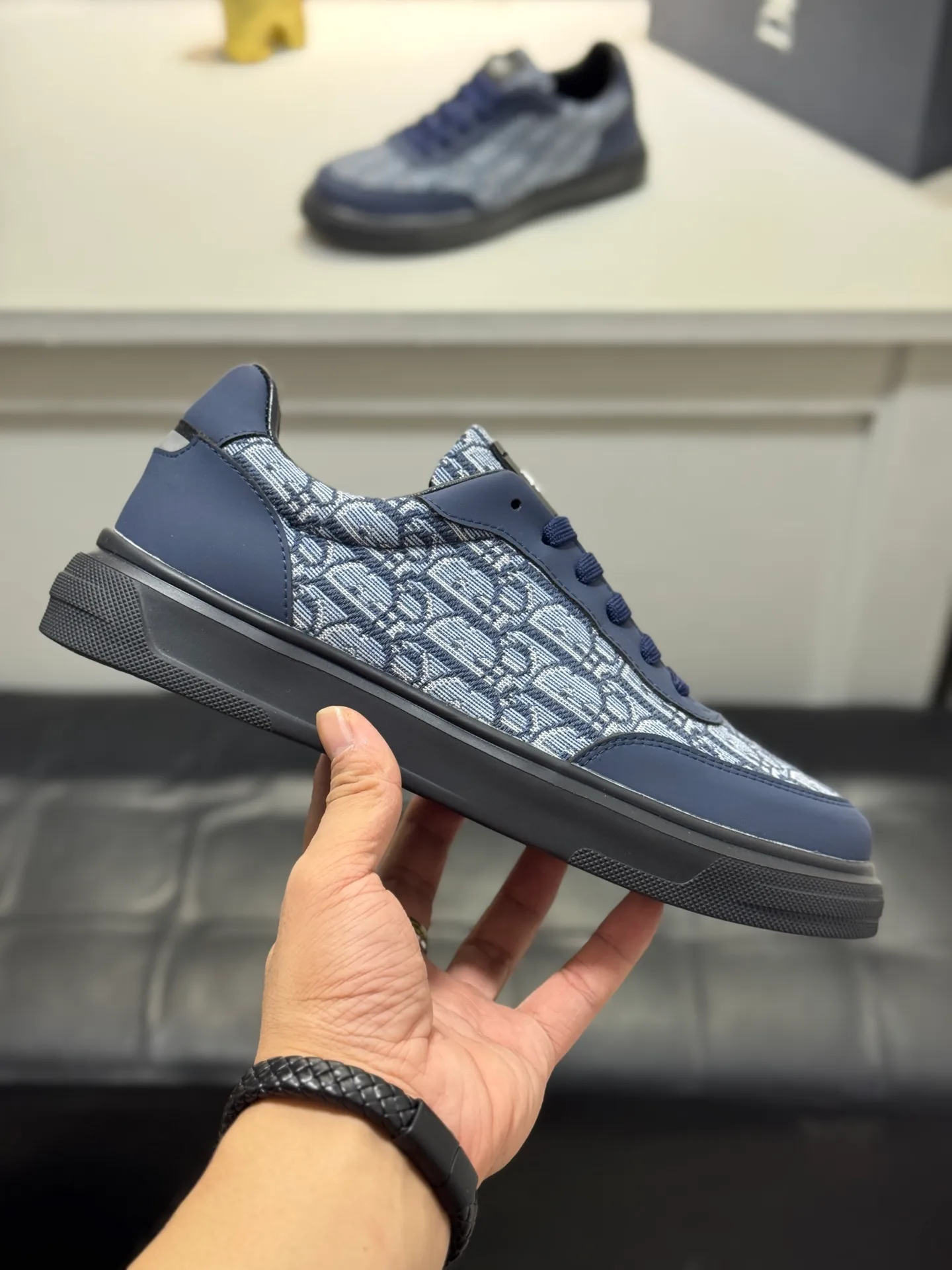 Men's men's shoes 💰400 [New model] 🌂🌂Dior (Dior) 🆕 Low-top casual shoes, carefully made of first-layer cowhide with canvas, comfortable and breathable ~ rubber soles, enhance style. Fashionable and versatile, it can complement any look. Featuring an exquisite design that is uniquely dynamic and modern, this shoe is part of Dior's legacy and embodies modern elegance. Size: 38-44 (45 customized
